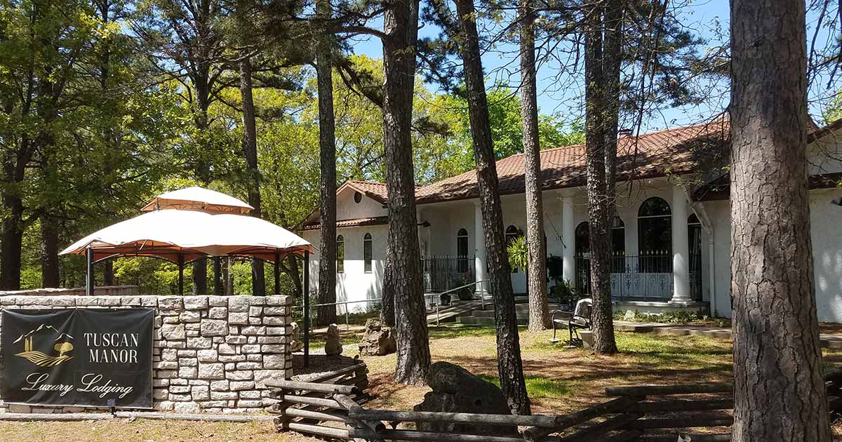 Eureka Springs Bed & Breakfast Tuscan Manor B&B Lodging